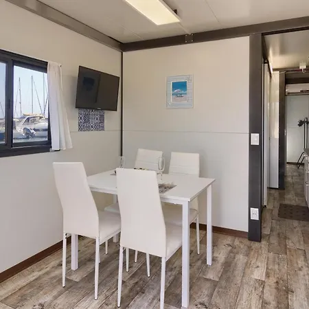 Alba Chiara House Boat דירה