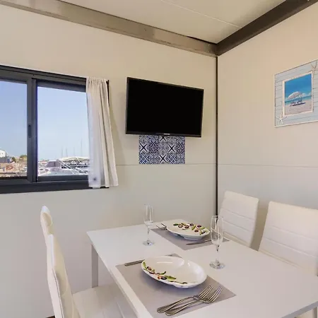 Alba Chiara House Boat * קליארי